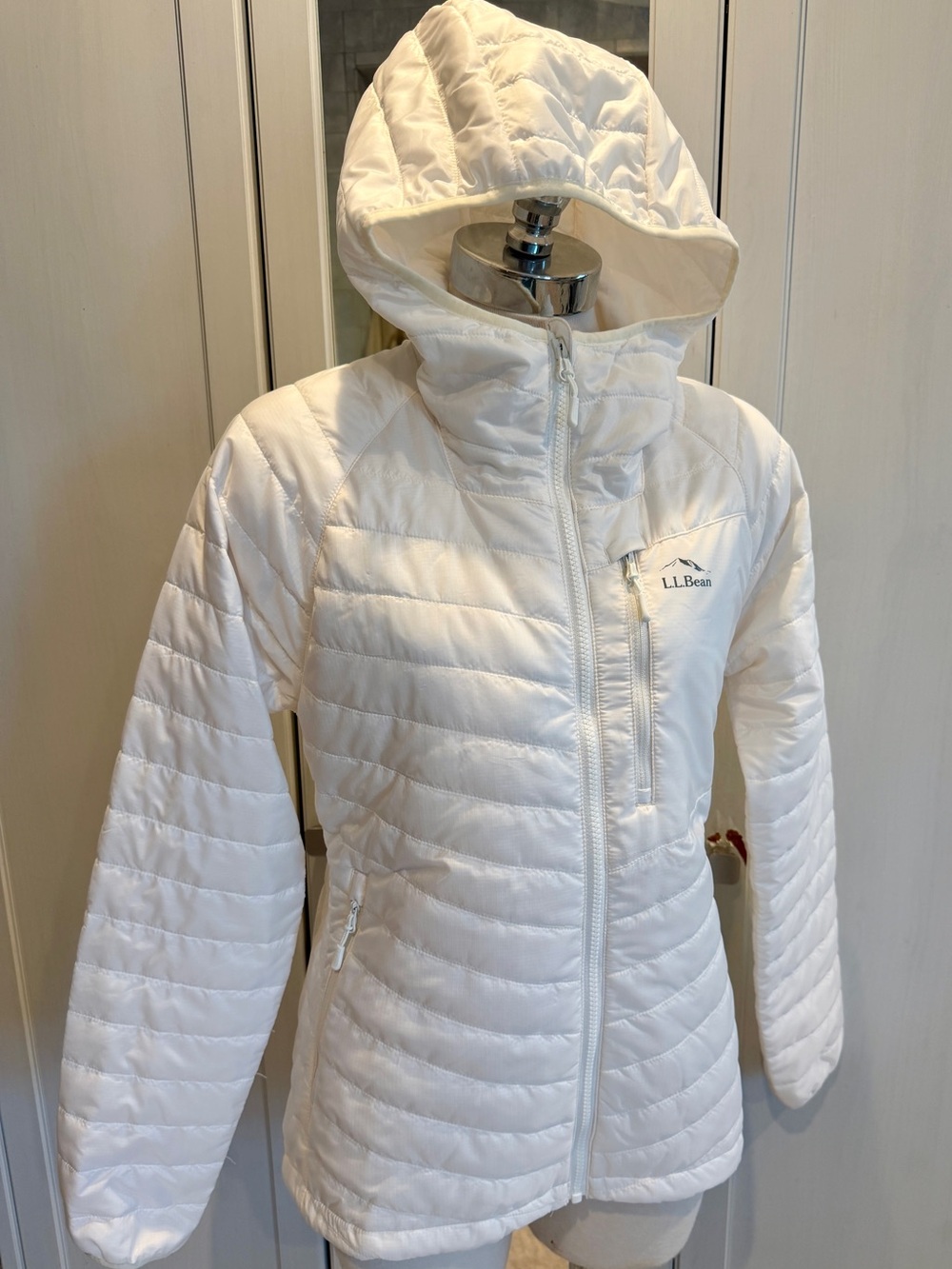 L.L. Bean Women's White Quilted Hooded Puffer Jacket Brand New with Tags!